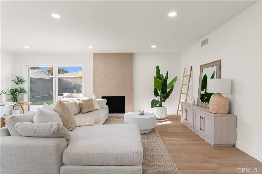 Santa Ana, CA 92704,1825 W Carlton PL