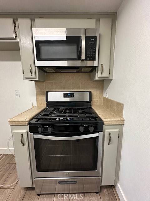 Stanton, CA 90680,12621 Moordale CIR #H