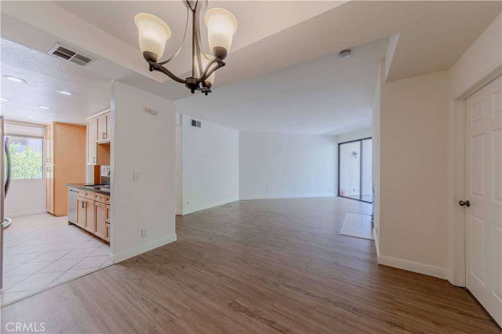 Los Angeles, CA 90042,4200 Via Arbolada #123