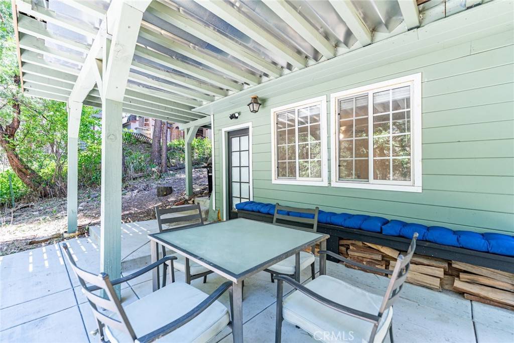 Crestline, CA 92325,23120 Sycamore LN