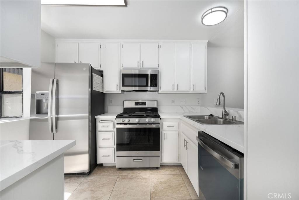 Lakewood, CA 90715,12750 Centralia ST #208
