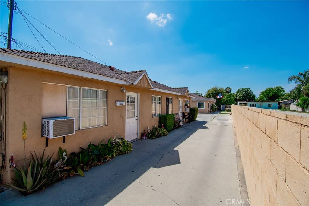 El Monte, CA 91732,2743 Cogswell RD