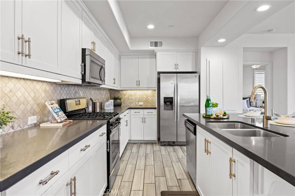 Brea, CA 92823,405 Mallorca LN