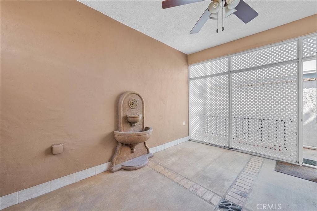 377 Roycroft AVE Long Beach, CA 90814