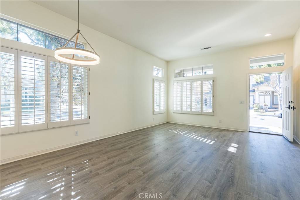 Irvine, CA 92620,25 Oakhurst RD