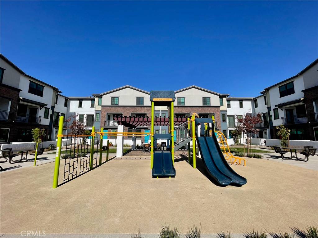 Buena Park, CA 90621,6983 Cottonwood LN
