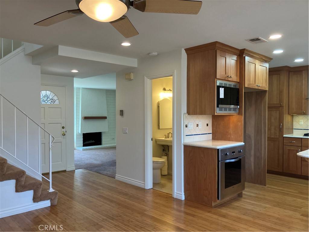 Westminster, CA 92683,5042 Hampton CT