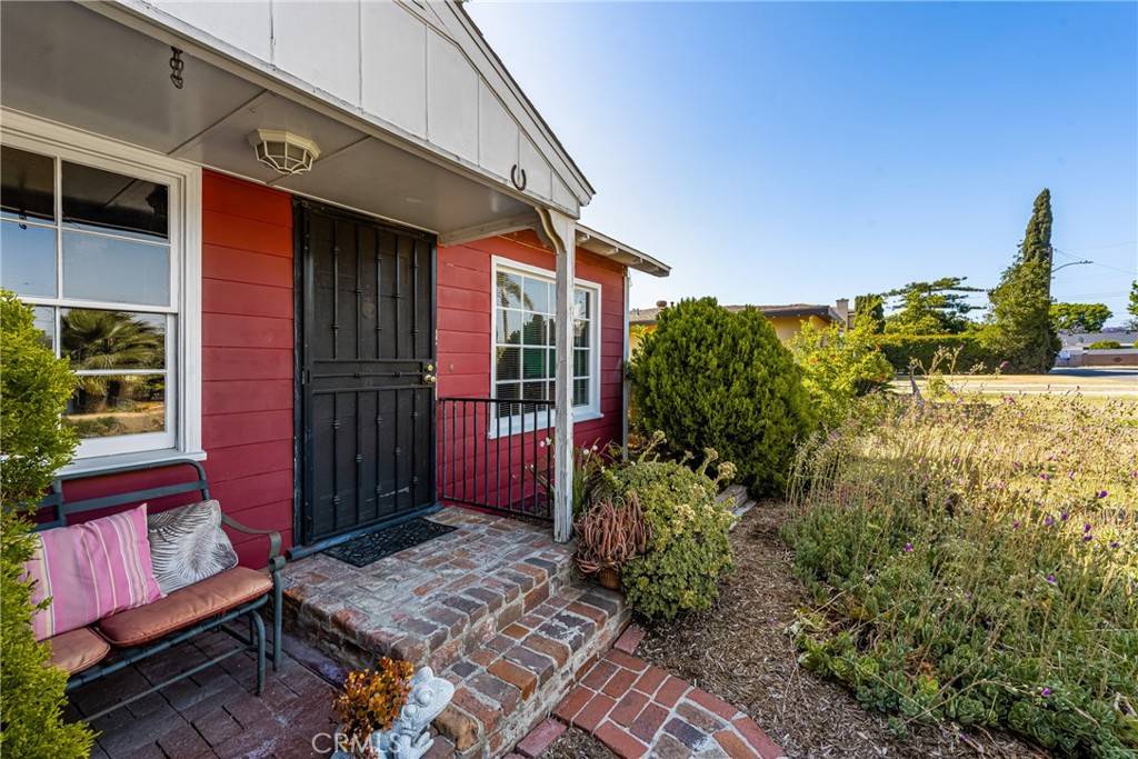 Orange, CA 92867,950 N Laurel DR