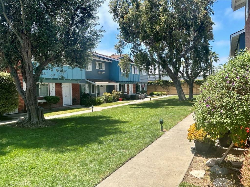 Huntington Beach, CA 92646,10156 Holburn DR