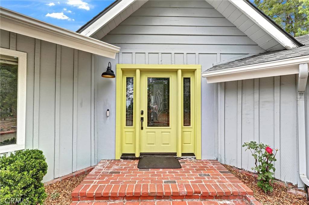 Running Springs, CA 92382,30396 Live Oak DR