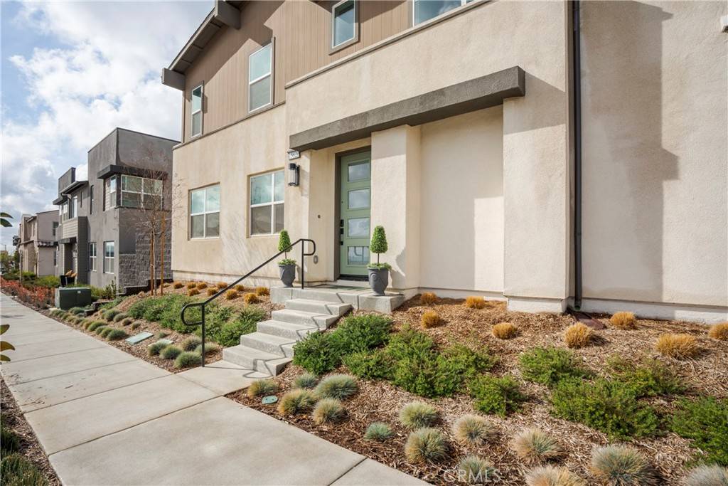 Fontana, CA 92336,15820 Caterpillar DR
