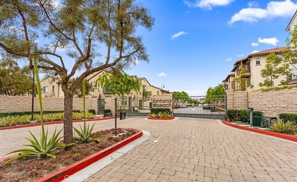 Stanton, CA 90680,163 Lantana DR