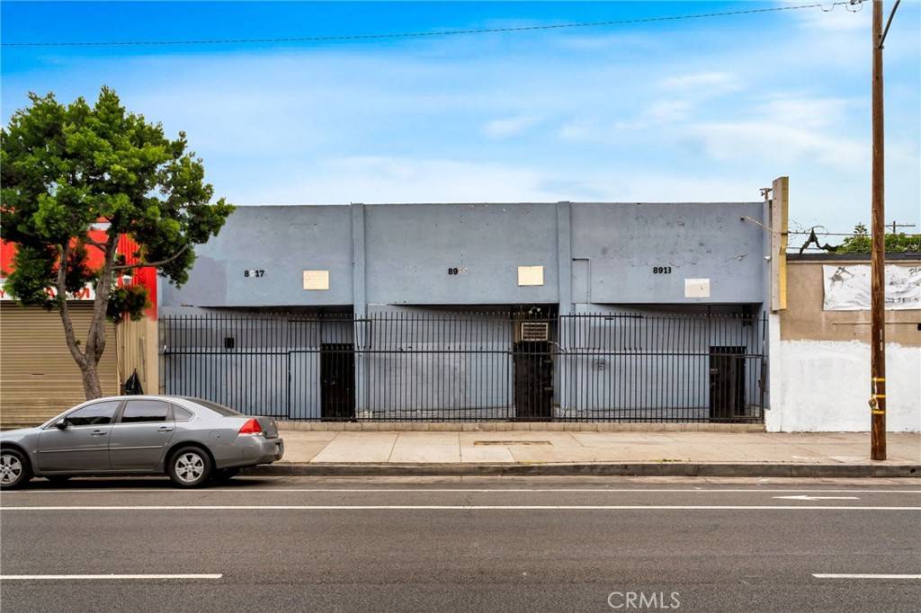 Los Angeles, CA 90044,8915 S Vermont AVE