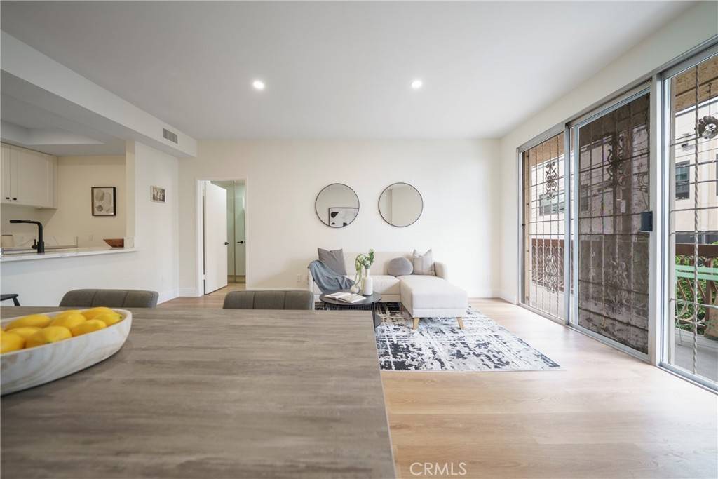 Los Angeles, CA 90048,104 S Hayworth AVE #204