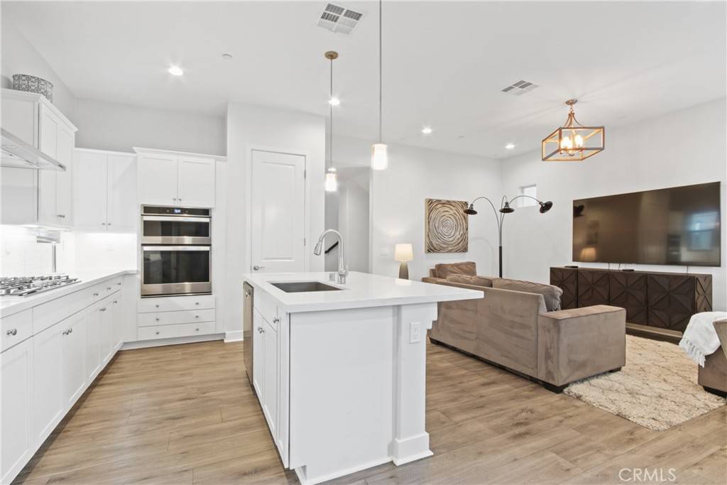 Inglewood, CA 90301,660 Daniel Freeman CIR