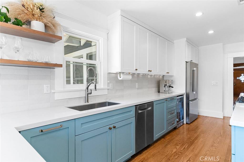 3033 E Vista Long Beach, CA 90803
