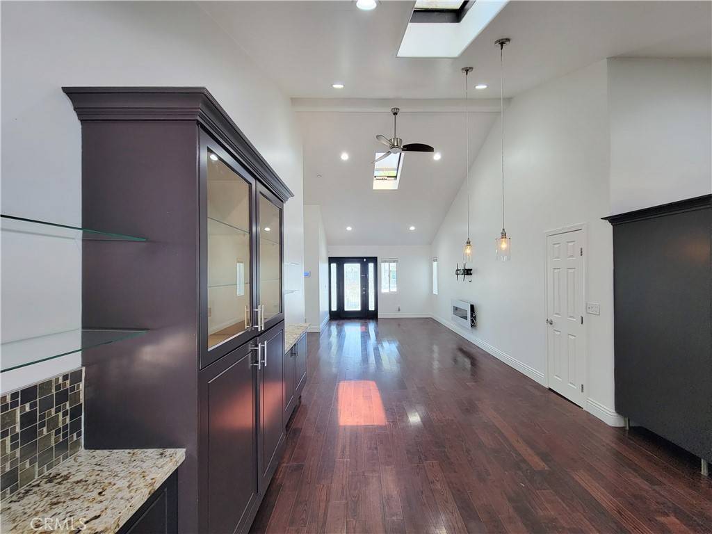 Lakewood, CA 90712,5325 Autry AVE