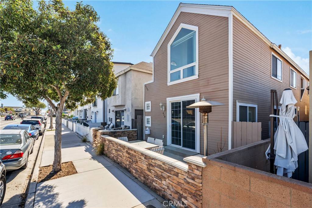 Newport Beach, CA 92663,219 32nd ST