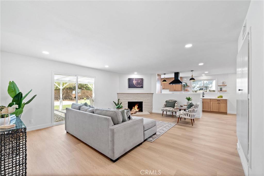 West Hills, CA 91307,24155 Kittridge ST