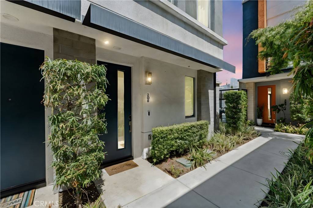Long Beach, CA 90802,206 Alamo CT