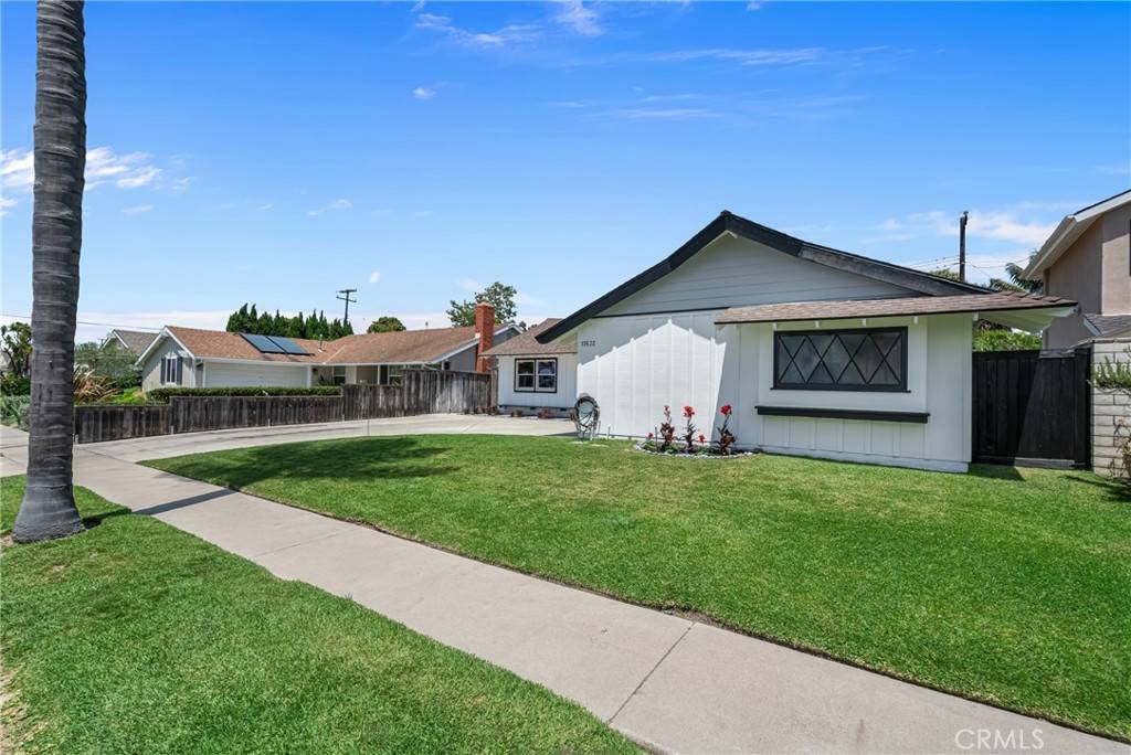 Huntington Beach, CA 92647,17632 Prescott LN