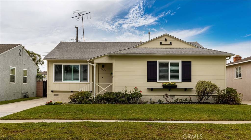 Lakewood, CA 90712,2526 Dollar ST