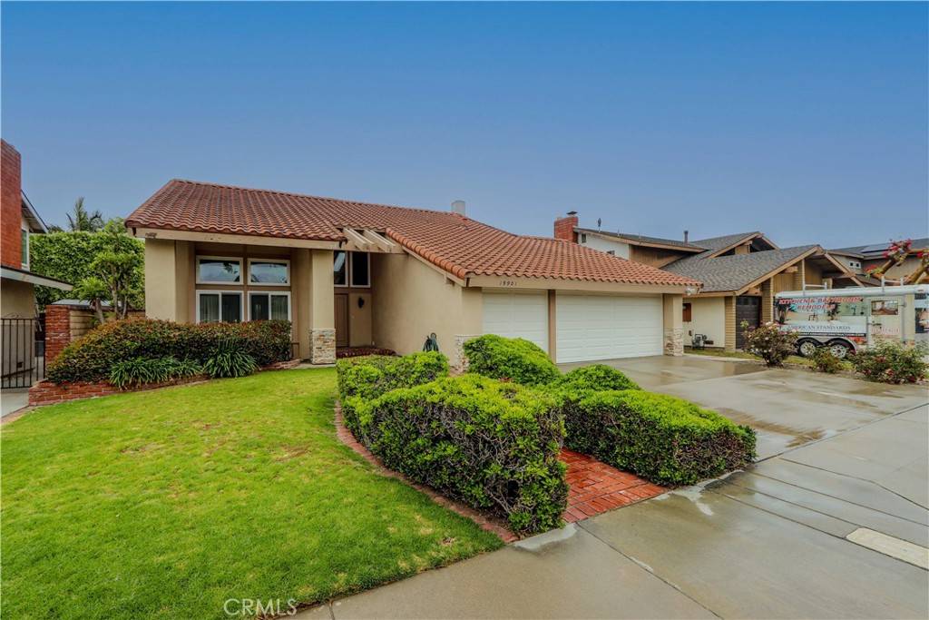 Huntington Beach, CA 92646,19901 Flagstone LN