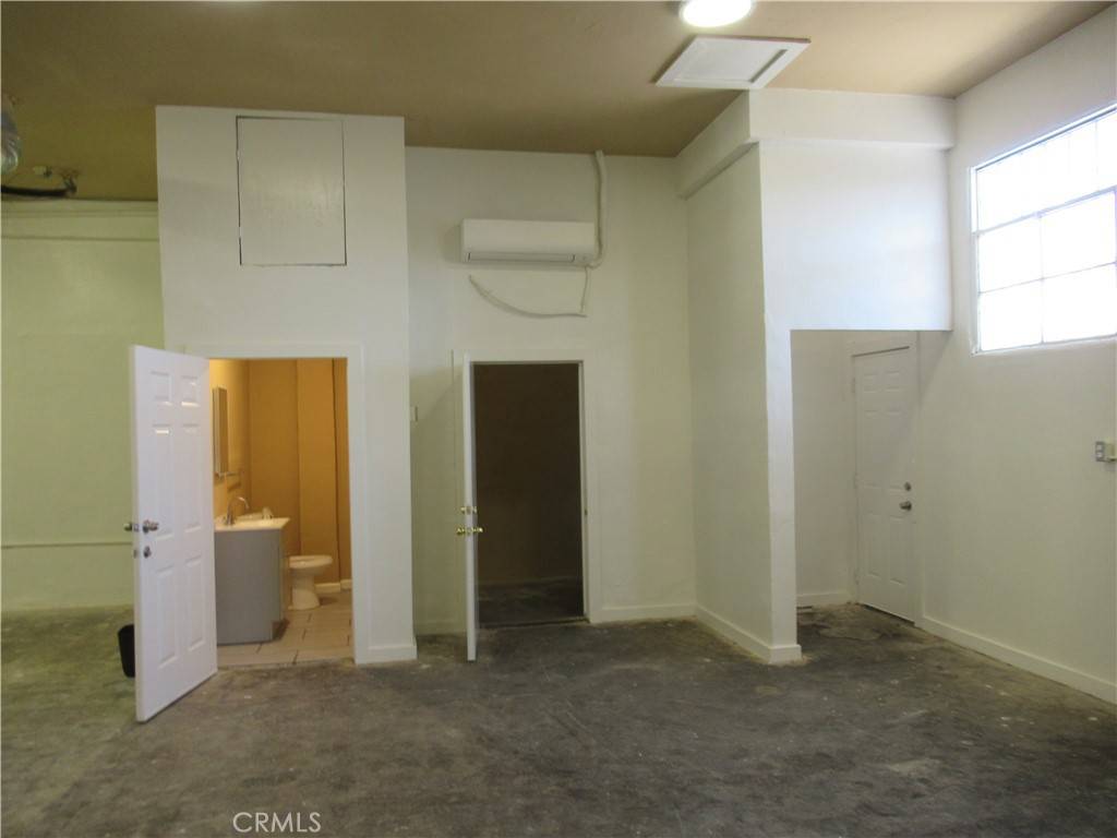 Compton, CA 90221,1638 E Compton BLVD