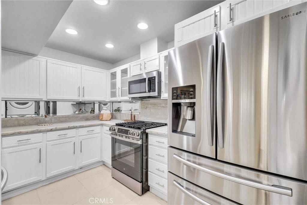 Newport Beach, CA 92663,260 Cagney LN #105