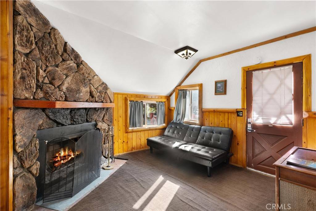 844 Tulip LN Big Bear Lake, CA 92315