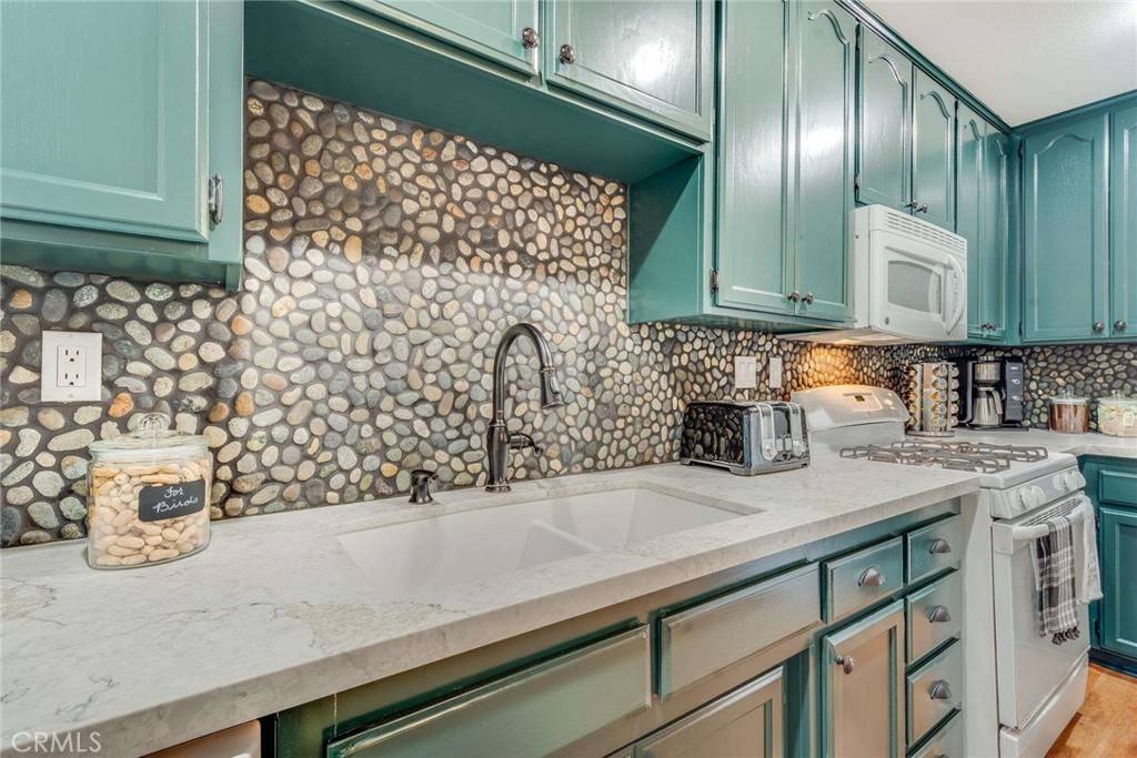 Lake Arrowhead, CA 92352,513 W Victoria CT