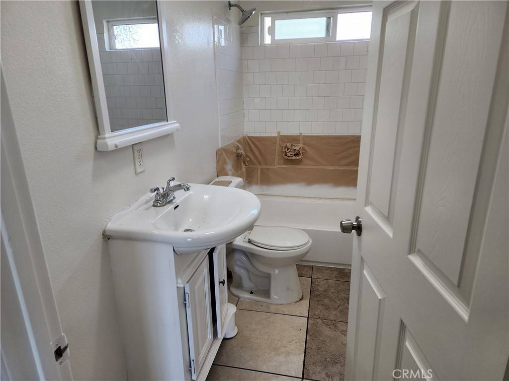Los Angeles, CA 90011,673 E 52nd PL