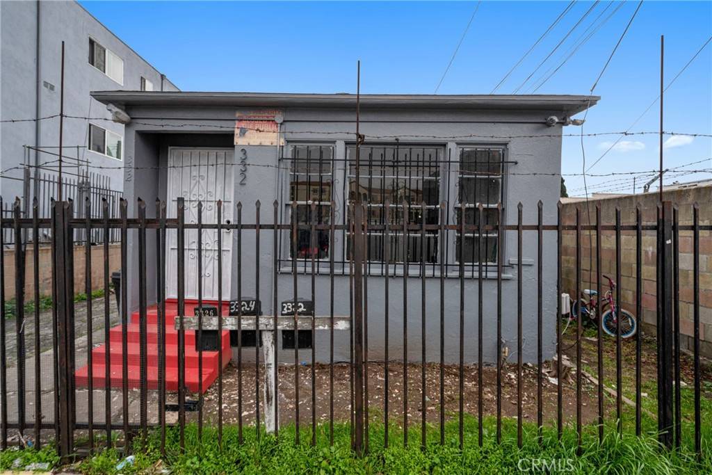 Los Angeles, CA 90043,3322 W 63rd ST
