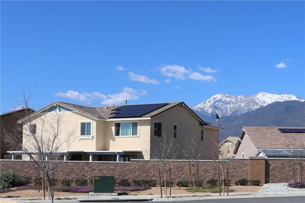 Fontana, CA 92336,5597 Royal Oaks WAY