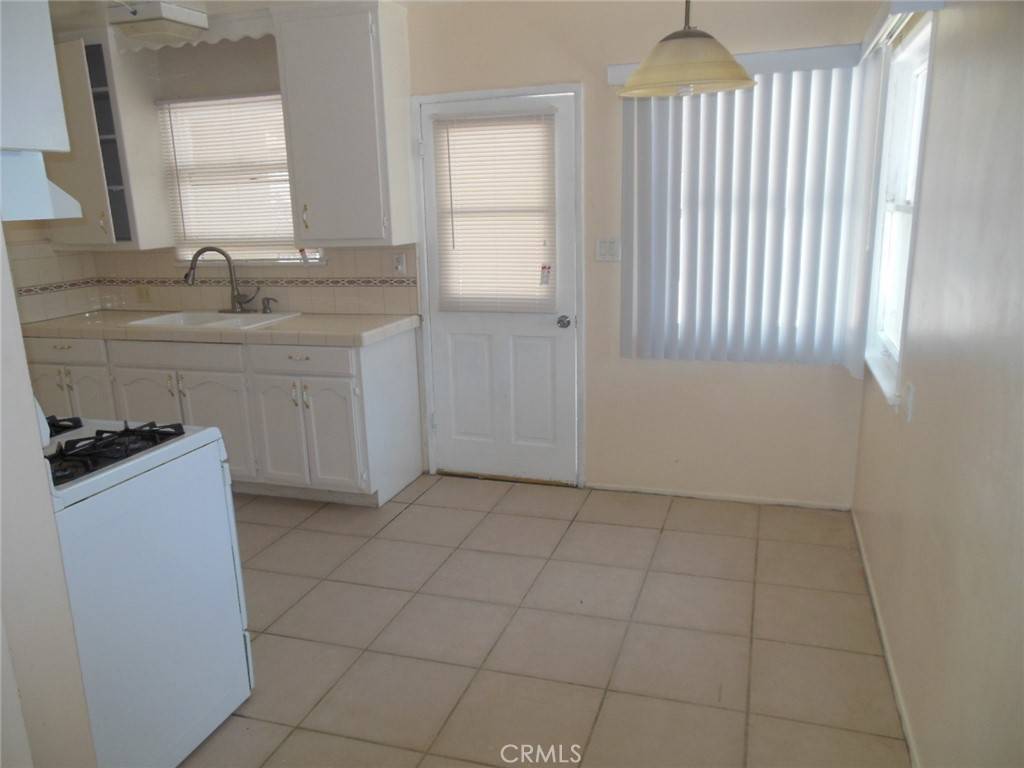 Bellflower, CA 90706,15627 Clark AVE #Middle