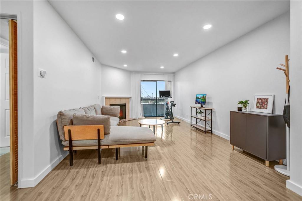 Glendale, CA 91204,460 Oak ST #316