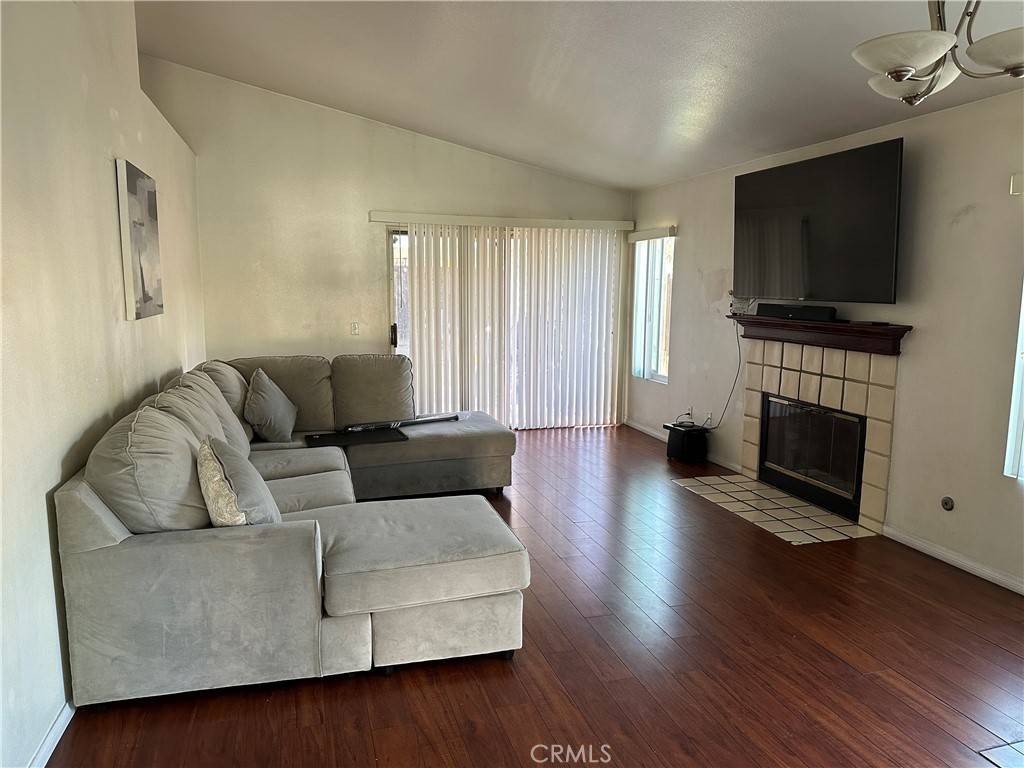 Corona, CA 92879,532 Hayes CIR