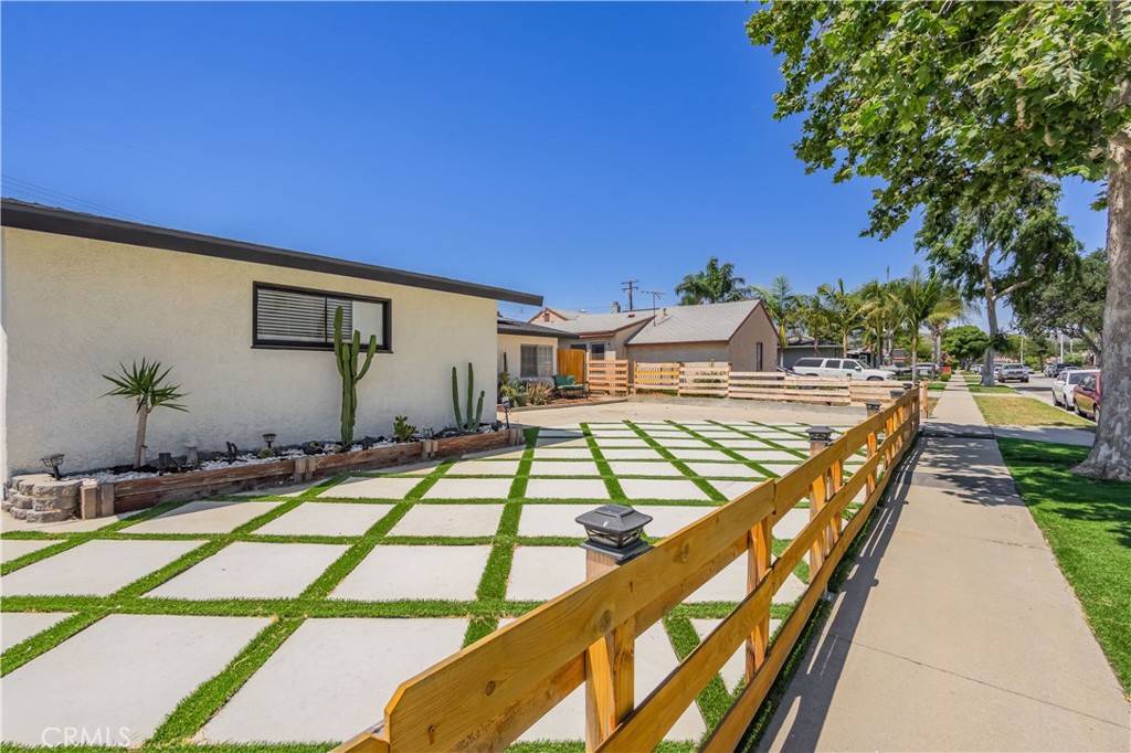Whittier, CA 90605,9551 Barkerville AVE