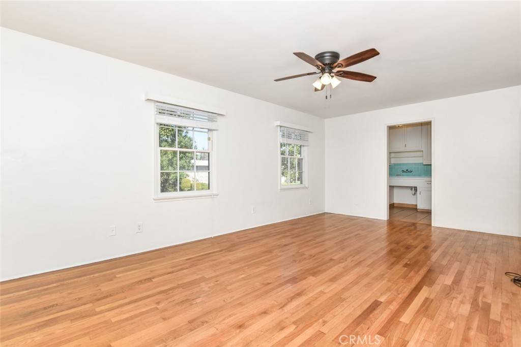 Long Beach, CA 90807,812 E Carson ST