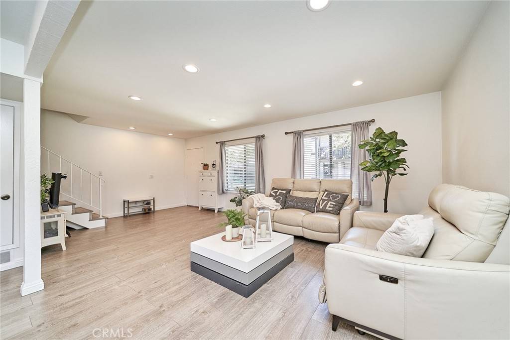 Cerritos, CA 90703,16011 Sugarpine Ln