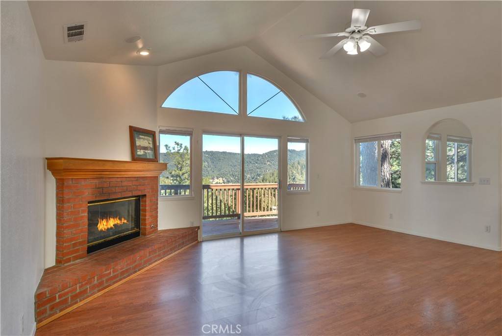 Crestline, CA 92325,23866 Lakeview DR