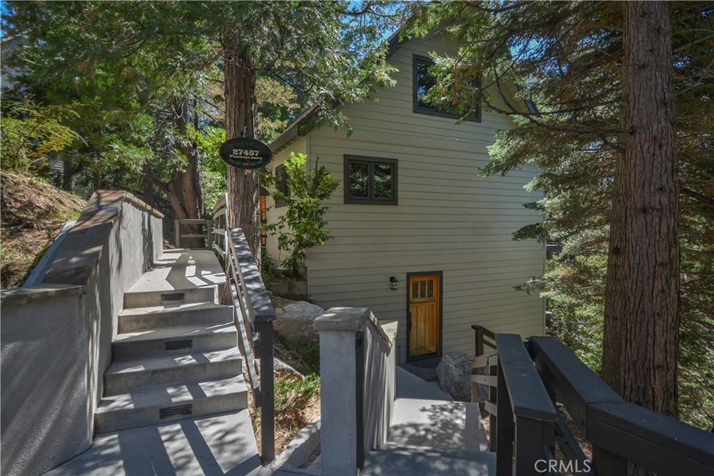 Lake Arrowhead, CA 92352,27457 Pinewood DR