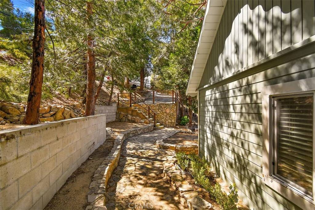 Twin Peaks, CA 92391,26432 Lake Forest DR