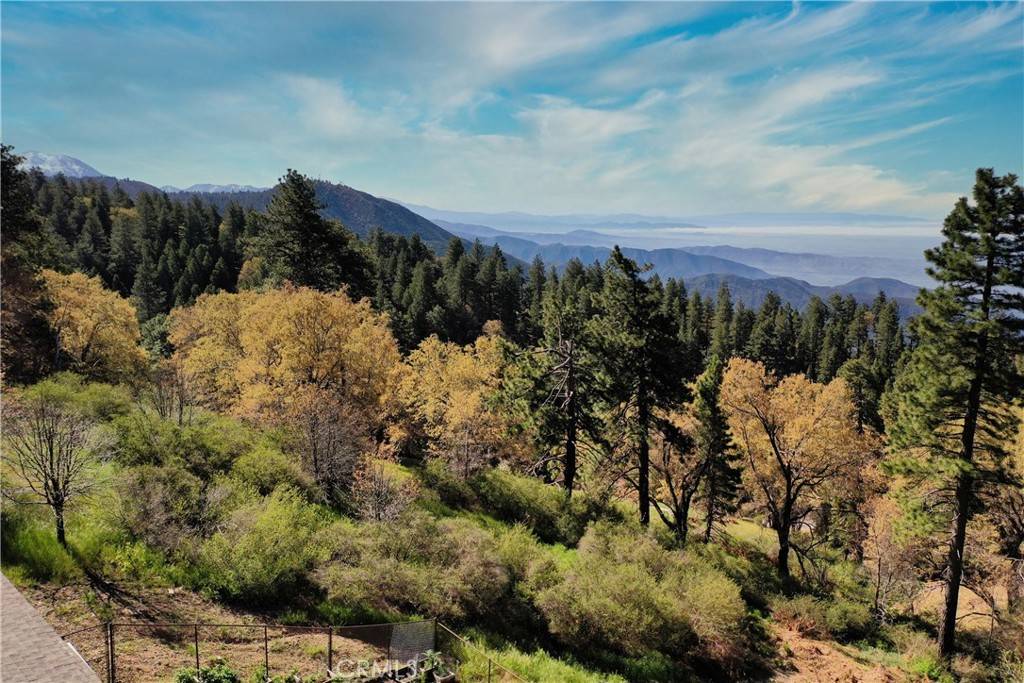 Running Springs, CA 92382,2435 Spring Oak DR