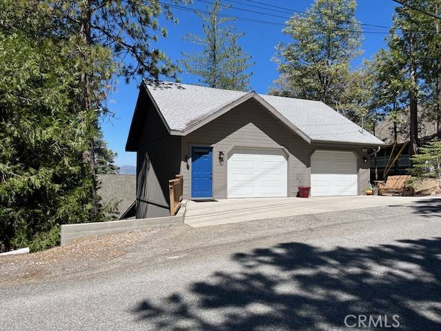 Lake Arrowhead, CA 92352,323 Grizzly RD