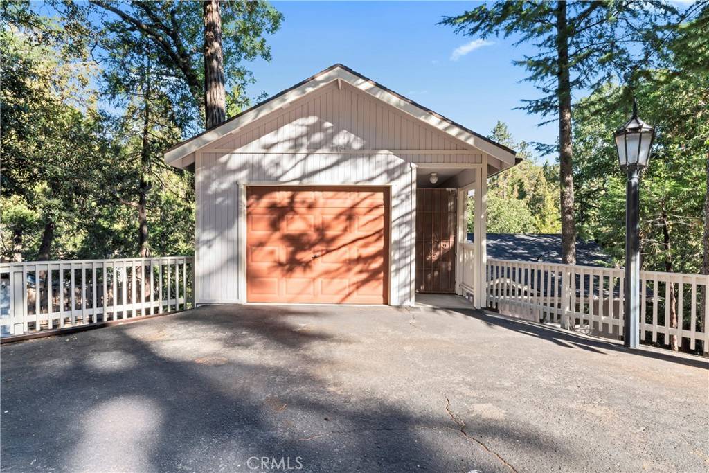 Crestline, CA 92325,24672 Valle DR