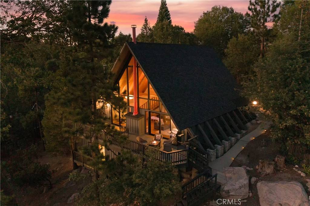 Lake Arrowhead, CA 92352,825 Antler DR