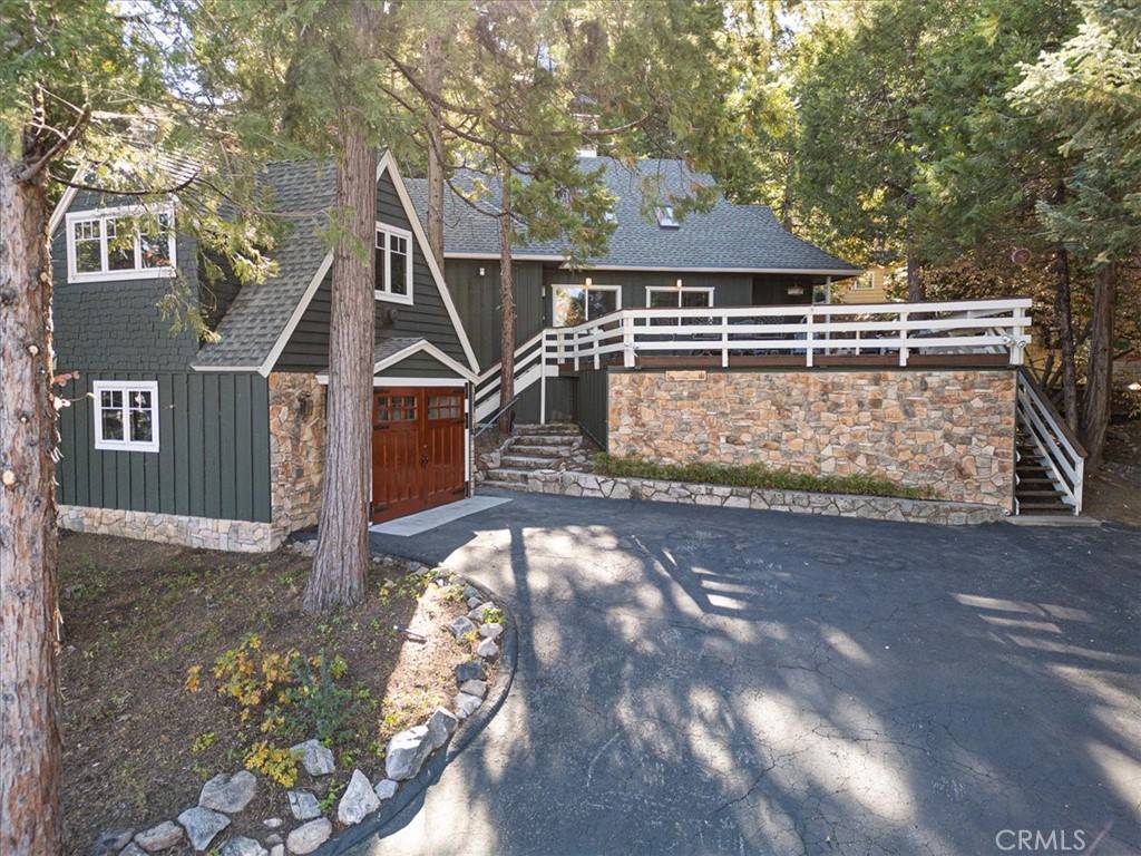 Lake Arrowhead, CA 92352,226 Holiday DR