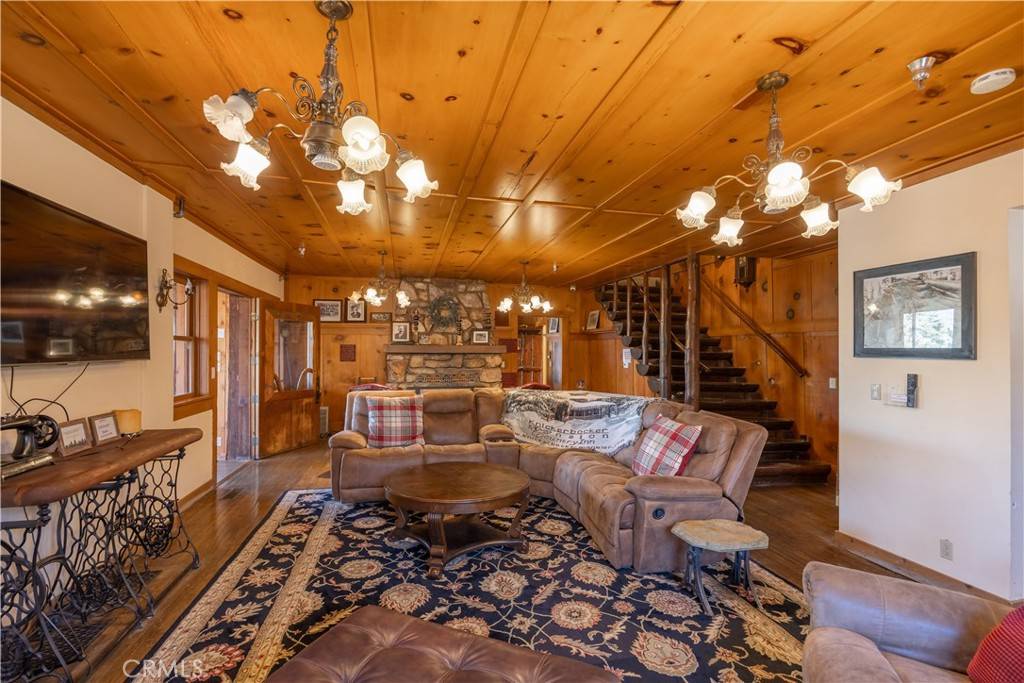 Big Bear Lake, CA 92315,869 Knickerbocker RD
