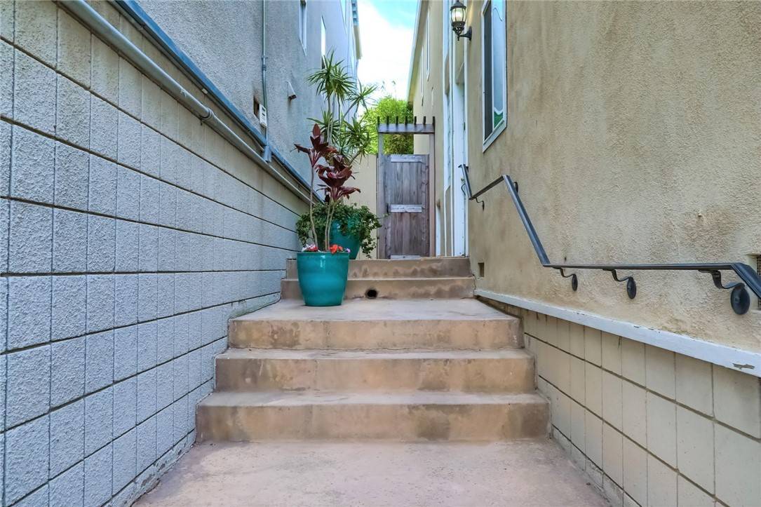 Hermosa Beach, CA 90254,932 18th ST